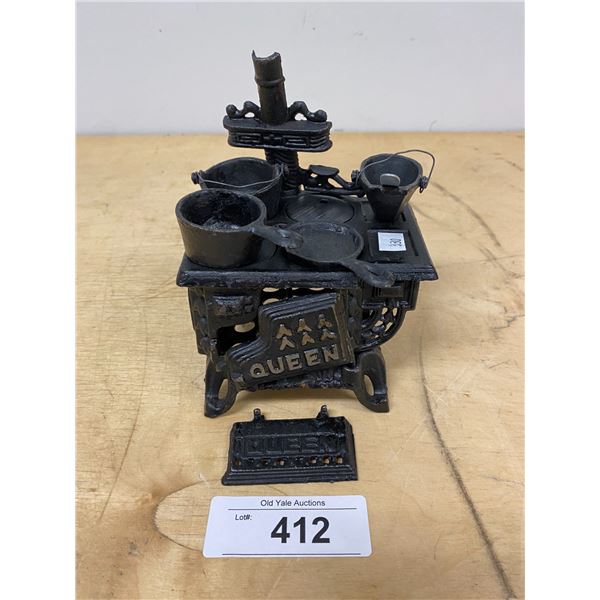 MINIATURE QUEEN CAST IRON STOVE & ACCESSORIES