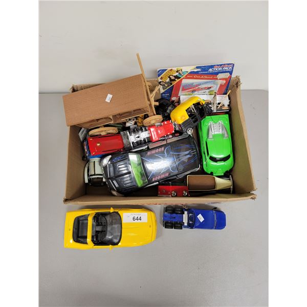 BOX LOT OF DIE CAST CARS