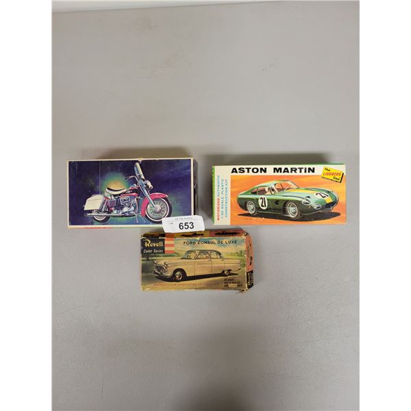 THREE VINTAGE MODEL KITS