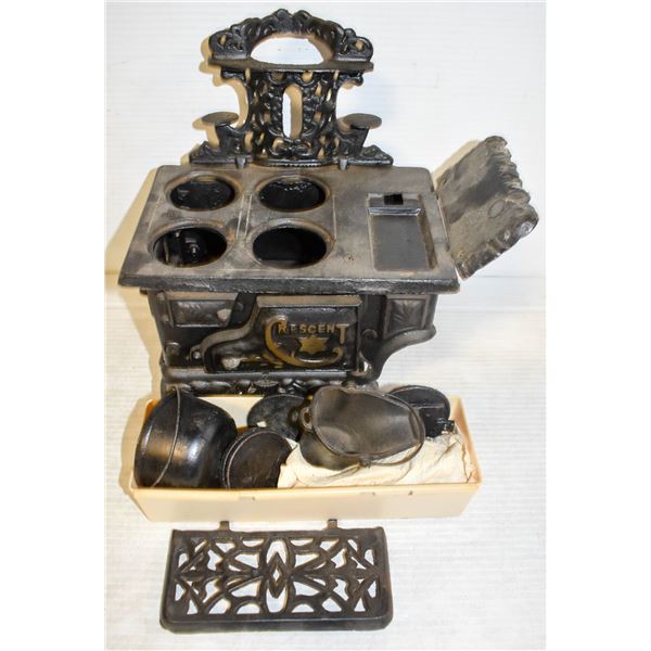 VINTAGE CAST IRON WOOD STOVE WITH ACCESSORIES (L 8" x W 6" x H 6")