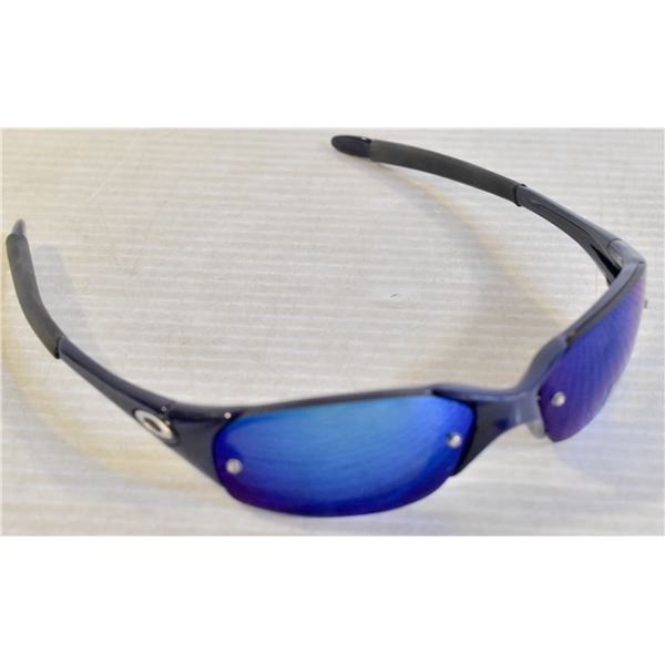 PAIR OF DARK BLUE REPLICA OAKLEY SUNGLASSES