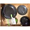 Image 1 : 10 PIECE BLACK DISH SET WITH STARFRIT JUICER