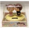 Image 1 : WEDDING CAKE KISSING COUPLE BOBBLE HEAD