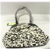 Image 1 : NEW BLACK + WHITE PRINT PURSE