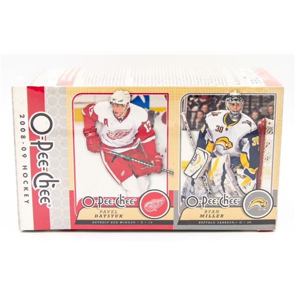 UNOPENED BOX OF O-PEE-CHEE HOCKEY CARDS 08/09