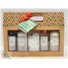 Image 1 : BATH GIFT SET - CRANBERRY + WARM VANILLA SUGAR