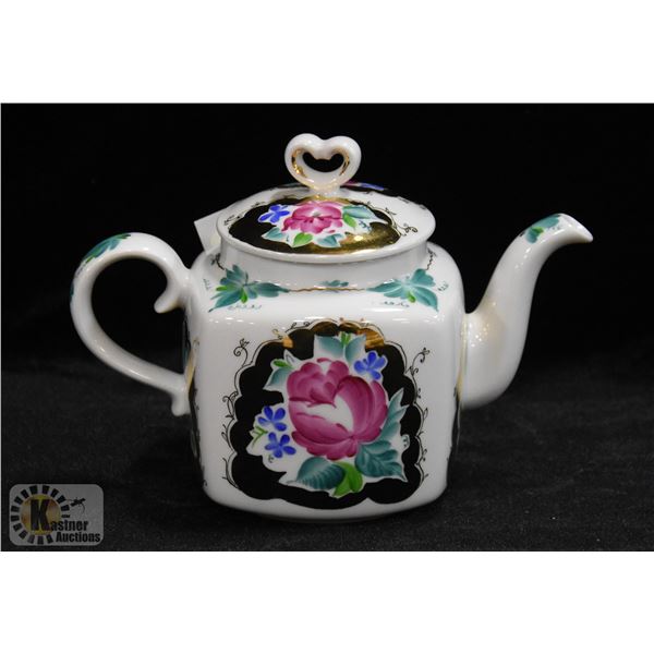 LOMONOSOV TEAPOT 24 K GOLD