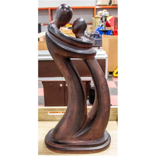 BROWN HEAVY CERAMIC COUPLES STATUE OF