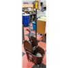 Image 1 : BAILIFF SEIZURE: RUBBERMAID MOP AND BUCKET