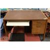 Image 1 : 2 DRAWER STUDENT DESK W/ PULL OUT KEYBOARD SPOT