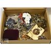 Image 1 : LOT OF ASSORTED COSTUME JEWELLERY