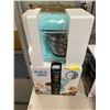 Image 1 : Delish by Dash - Retro Stand Mixer - Turquoise