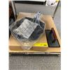Image 1 : Cast Iron Square Frying Pan & Cuisinart Cast Iron Meat Press