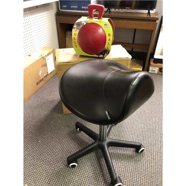 HP Saddle Stool and Jolly Ball (10in ball for Average Size Horses) by Horsemen's Pride