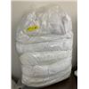 Image 1 : Group of Six Hotel Quality Pillows - Standard Size