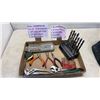 Image 2 : CANVAS TOOL BAG WITH TRAY OF DRILL BITS, SCREW EXTRACTERS AND MORE