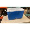 Image 1 : RUBBERMAID COOLER WITH BED SHEET