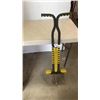 Image 2 : 2 POGO STICKS