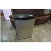 Image 8 : DEFECTIVE GENERAL ELECTRIC BAR FRIDGE