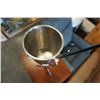 Image 2 : WINE CHILLER BOWL AND 2 CURTAIN RODS