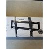 Image 2 : NEW INSIGNIA 33-46 INCH TILTING TV WALL MOUNT - UP TO 80LBS