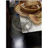 Image 2 : LOT OF WICKER BASKETS, TRAYS, DECOR