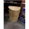 Image 2 : WICKER HAMPER AND GAME BOARD