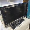 Image 1 : 32'' class (31.5'' diagonal) LCD Widescreen HDTV with HD-PPV Capability