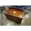 Image 2 : VINTAGE 2 DOOR CABINET WITH GALLERY