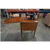 Image 1 : VINTAGE SINGER SEWING MACHINE IN WOOD TABLE