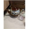 Image 2 : SADLER TEAPOT, PYREX MEASURING CUP AND MIXING BOWLS