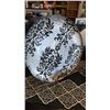 Image 2 : CENTERBOWL TABLE RUNNER AND DECORATIVE PLATTER