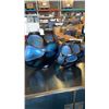 Image 1 : 2 ART GLASS VASES