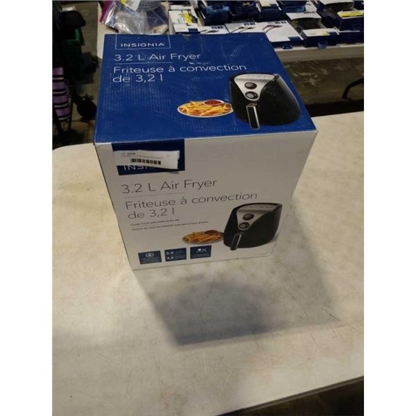 AS NEW INSIGNIA 3.2 LITRE AIR FRYER IN BOX