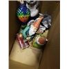 Image 3 : LOT OF DECORATIVE STATUES AND MASON LINE