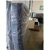 Image 2 : KINGSIZE SEALY POSTERPEDIC PERFORMANCE MATTRESS