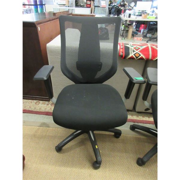 New Mesh Back Office Chair with Fabric Seat