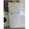 Image 1 : 24" GE Apartment Size Refrigerator