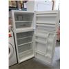 Image 2 : 24" GE Apartment Size Refrigerator