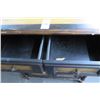 Image 3 : Painted 2 Over 2 Cabinet