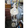 Image 1 : Vintage White Floral Lamp