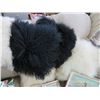 Image 2 : Black/White Fur Style Throw Pillows (11)