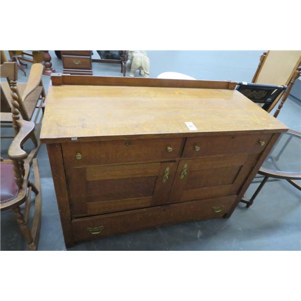 Tiger Oak 2 Over 2 Over 1 Cabinet