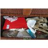 Image 1 : Contents w/Linen & Lace Fabric