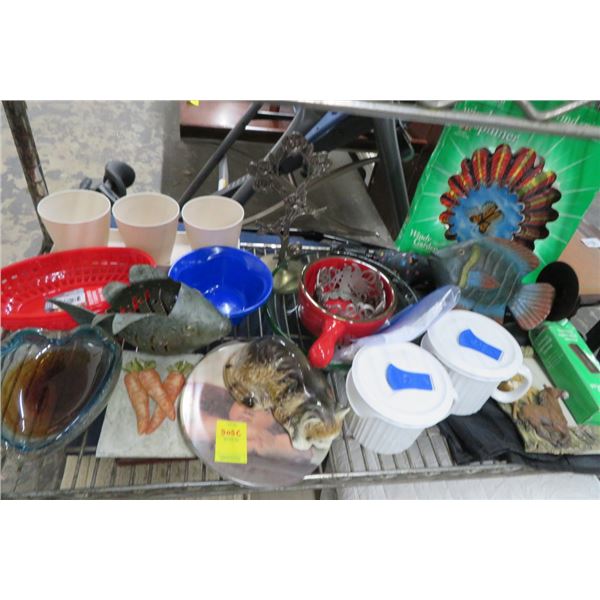 Shelf Lot of Asst. Décor, Plastic Trays & Bowls