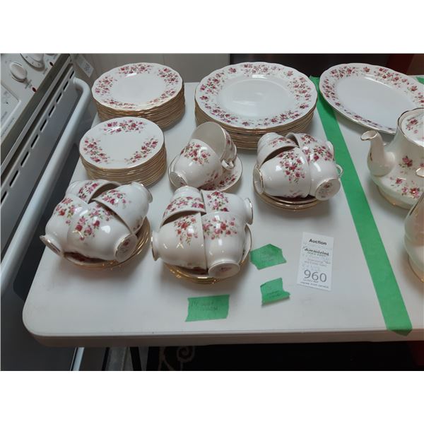 Queen Anne dinner set B