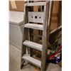 Image 3 : Ladders and housewares Cat B