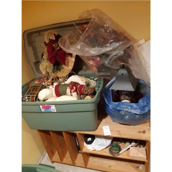 Wooden Cabinet & Christmas Décor Cat B