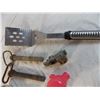 Image 2 : Steel pins, shake weight, massager, burger flipper