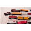 Image 4 : 16 piece train set cars - Canadian Pacific (plastic)